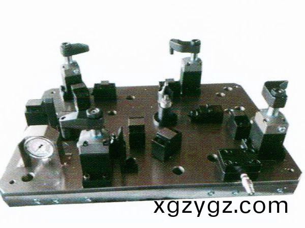 齒輪(lun)室罩(zhao)蓋(gai)液(ye)壓(ya)裌具(ju)
